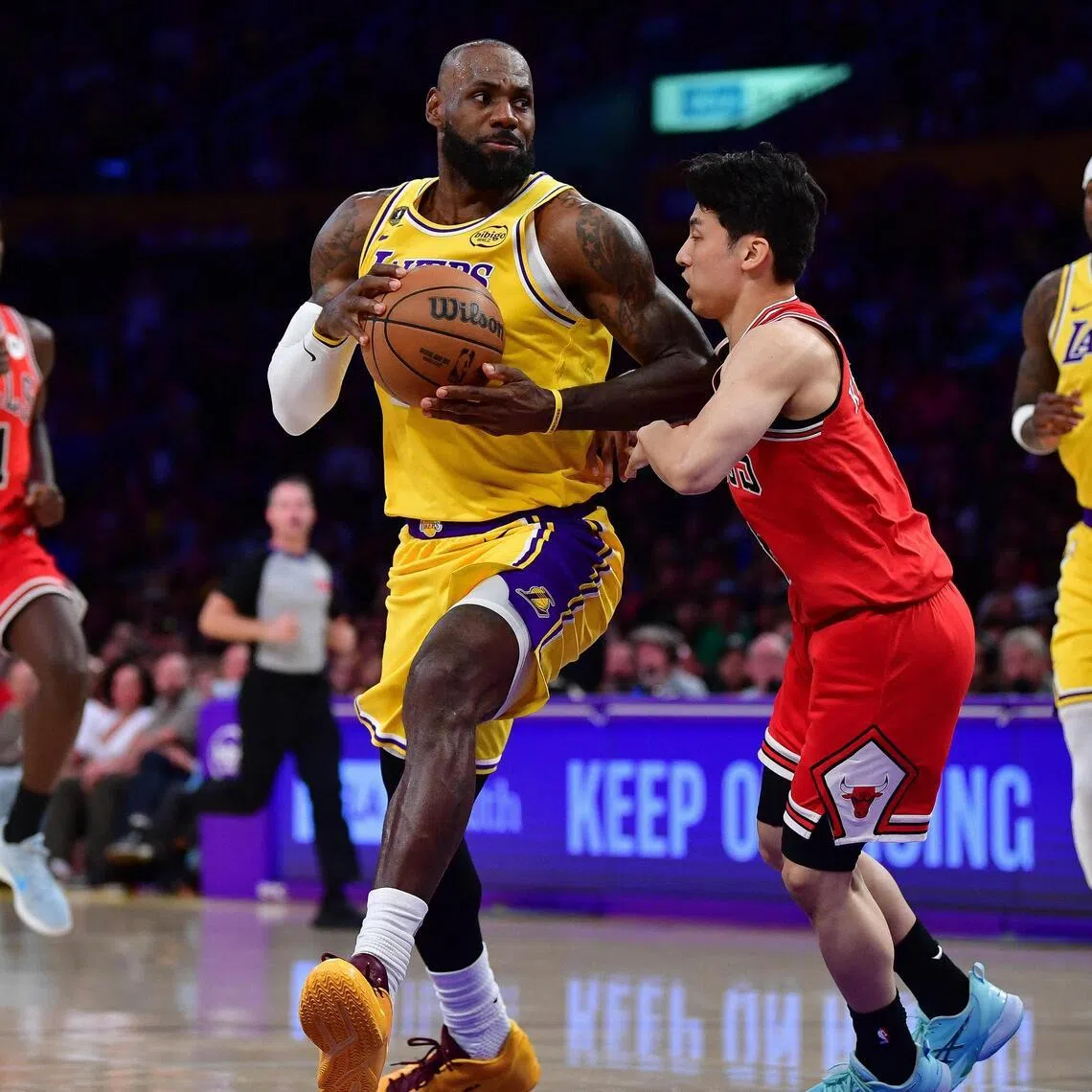 Los Angeles Lakers forward LeBron James drives to the basket against Chicago Bulls guard Yuki Kawamura during the first half at Crypto.com Arena.
