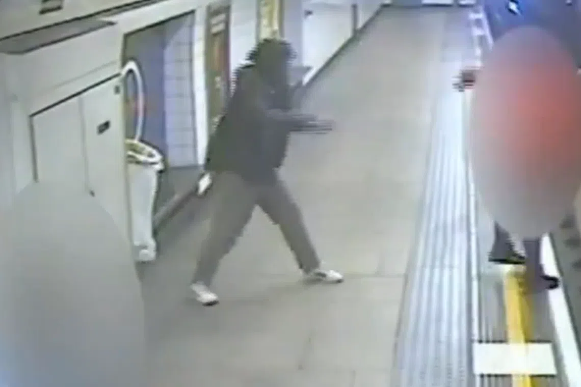 Brwa Shorsh had been furious as he believed Tadeusz Potoczek (right) gave him a dirty look for being homeless.