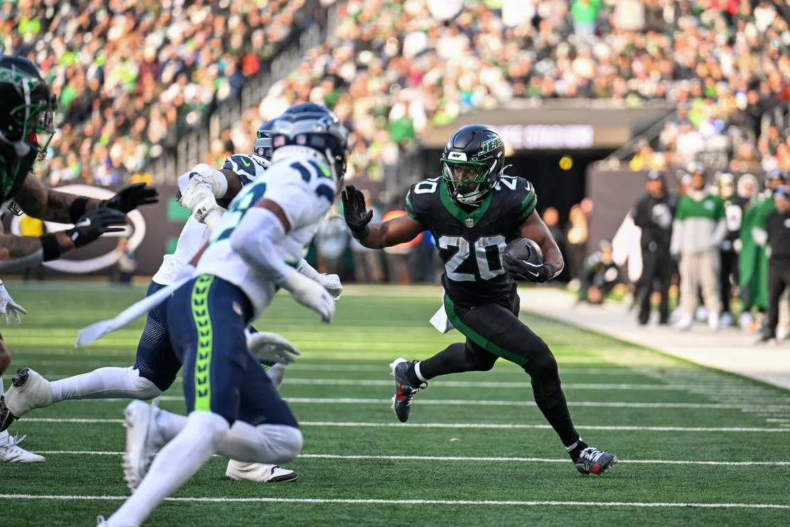 Dec 1, 2024; East Rutherford, New Jersey, USA; New York Jets running back Breece Hall (20) runs with the ball during the second quarter against the Seattle Seahawks at MetLife Stadium. Mark Smith-Imagn Images/File Photo