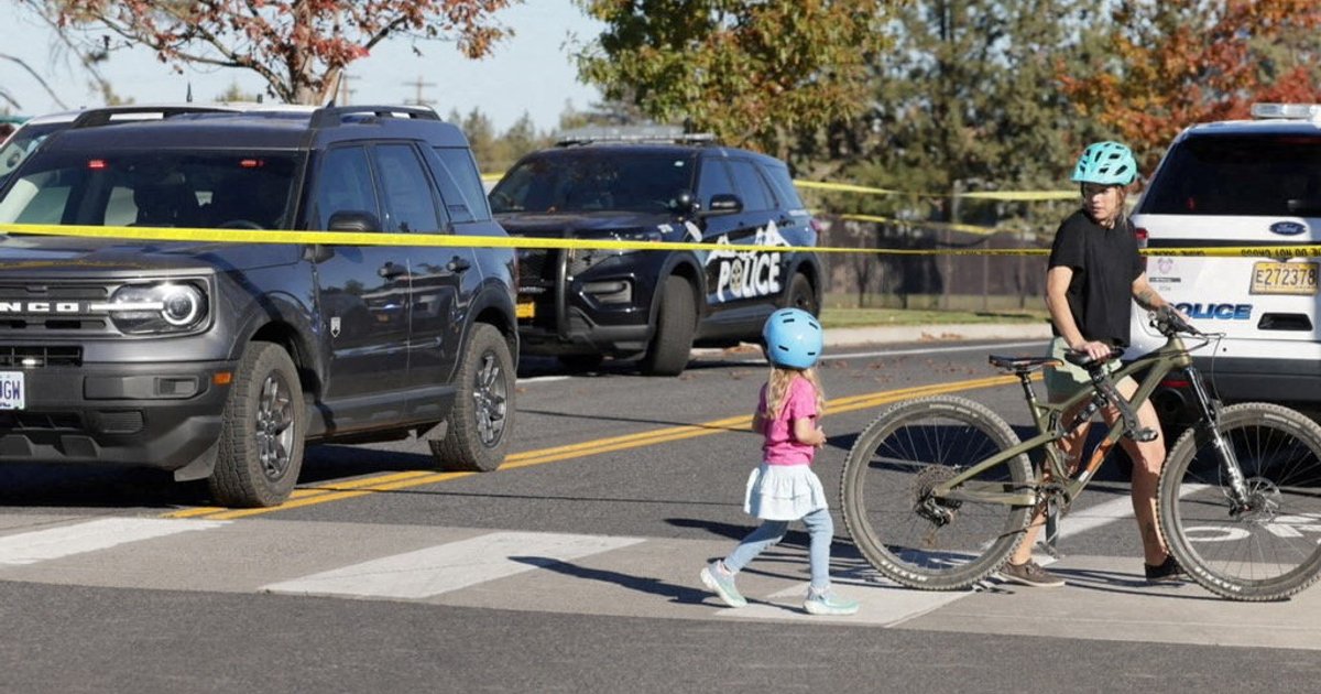 Teacher tackled and fought Oregon school shooter