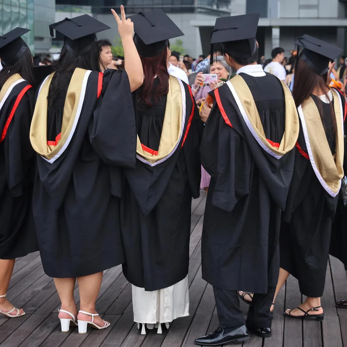 ST20231011_202366618531/etsit11/Elisha/Jason Quah

A Singapore Institute of Technology (SIT) graduates pose for a photo following the SIT graduation ceremony on Oct 11, 2023.

Tertiary education, manpower, employment, salary, wages, graduate, degree, jobs