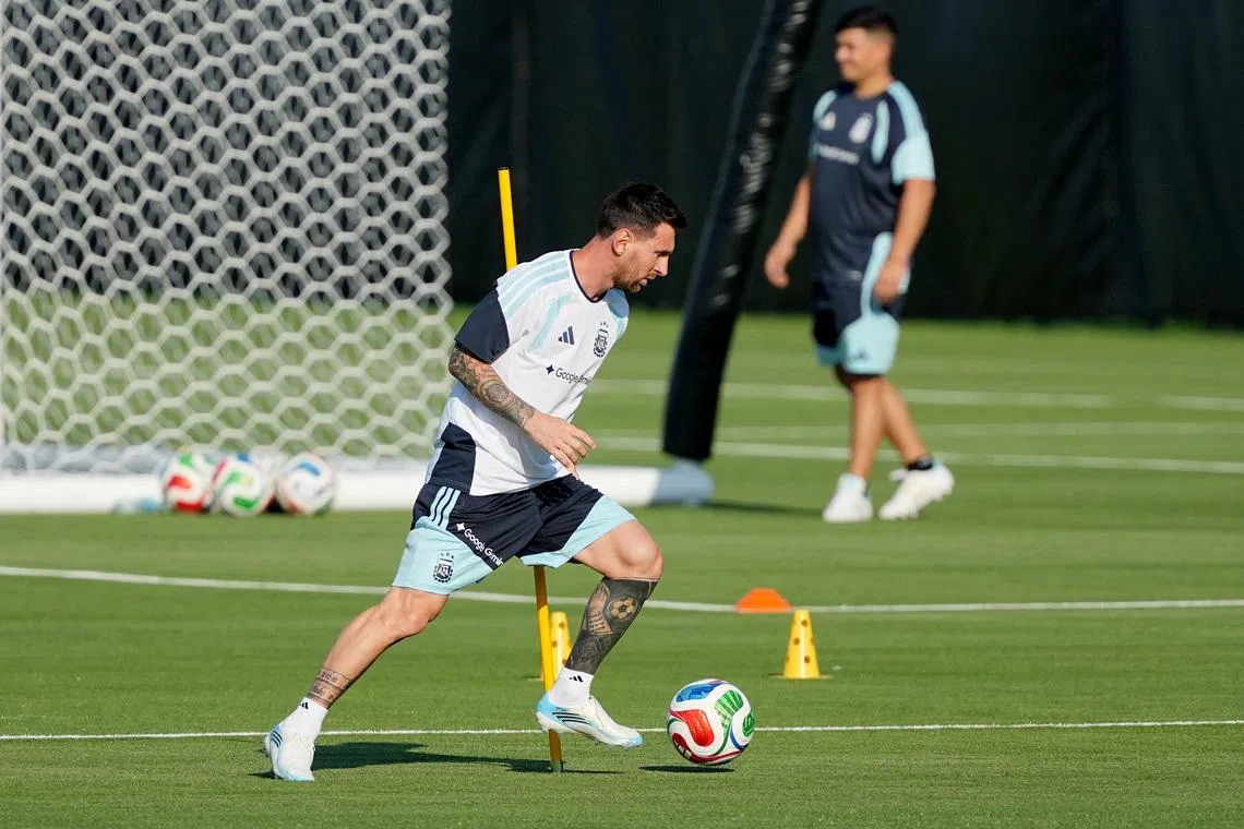 Messi recovering well from injury, could feature in Argentina warm-ups, says Scaloni