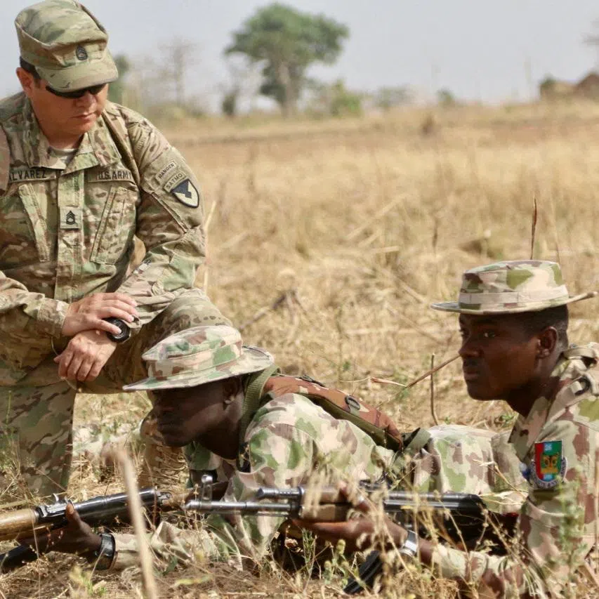 A U.S. Army soldier (L) trains Nigerian Army soldiers at a military compound in Jaji, Nigeria, February 13, 2018.   Capt. James Sheehan/U.S. Army/Handout via REUTERS/File Photo