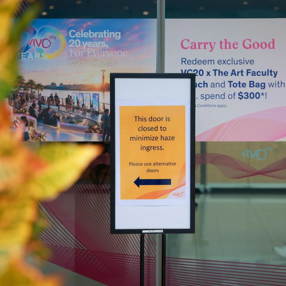 A sign at VivoCity on Oct 16 stating that an automated door is closed to keep the haze out.
