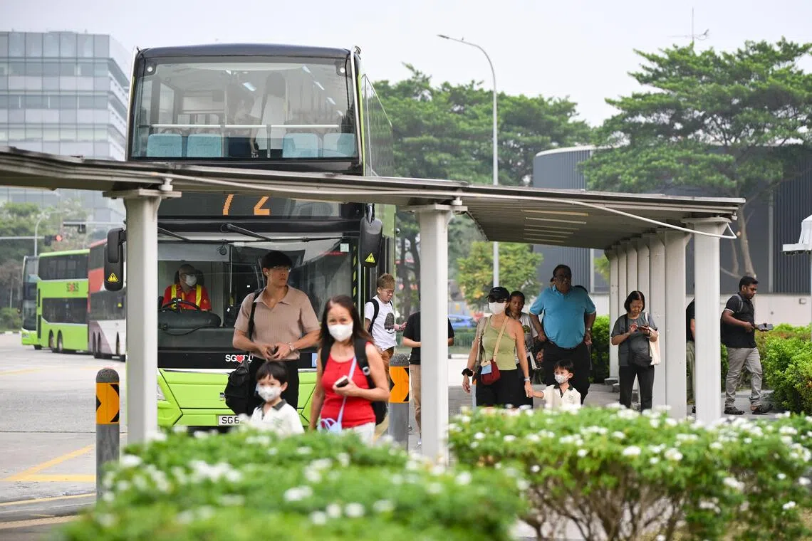ST20261009-202628300647-Lim Yaohui-dlhaze09/

Commuters wearing masks alighting at Tampines Bus Interchange at 8.34am on Oct 9, 2026. 

The 24-hr PSI in eastern part of Singapore is 140 and the 1-hr PM2.5 is 115 at 8am.

The air quality in Singapore deteriorated on Oct 9, with the central region hit the hardest.

The PSI level there was 177 at 11am, a new high for 2026, while the PM2.5 reading crossed over into high pollution levels at 152.

The central region’s PSI reading had already set a new 2026 record of 173 at 10am, and 170 at 9am, breaking the previous high of 167, recorded in the same area on Sept 29.

Air quality is considered unhealthy when the PSI – a 24-hour rolling average of six key air pollutants – is in the range of 101 to 200.

PSI readings across all five regions in Singapore have remained largely in the unhealthy range over the past 24 hours, with some areas dipping into the moderate range between 6pm on Oct 8 and 1am on Oct 9. Since 2am, all regional readings have returned to the unhealthy range.

(ST PHOTO: LIM YAOHUI)