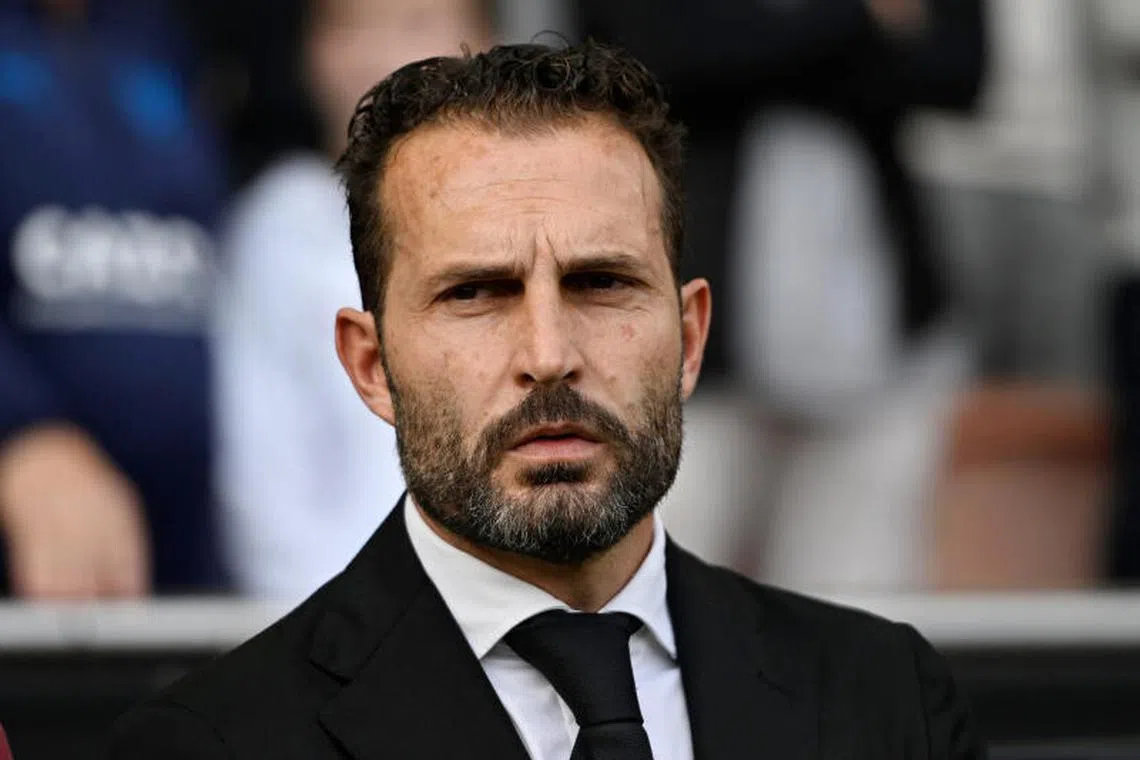 Soccer Football - LaLiga - Valencia v Real Betis - Estadio de Mestalla, Valencia, Spain - November 23, 2024 Valencia coach Ruben Baraja before the match REUTERS/Pablo Morano