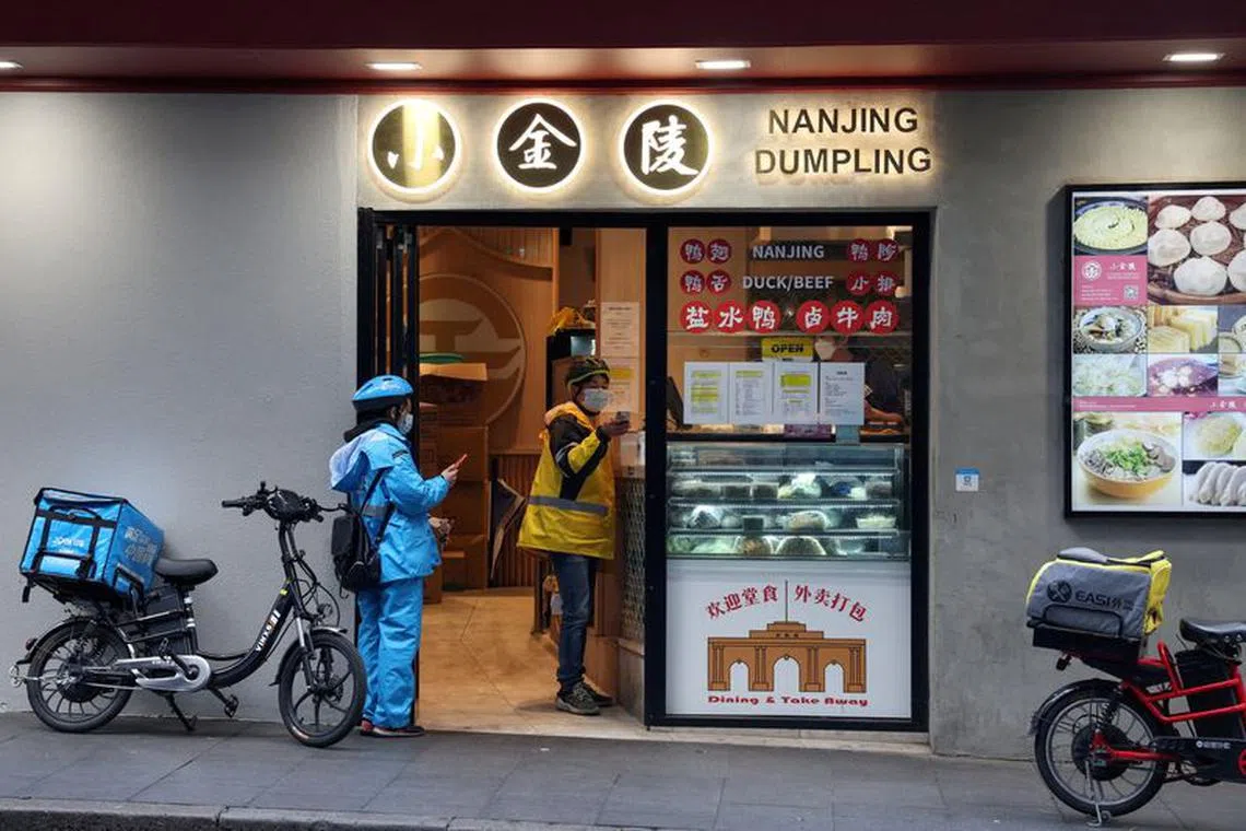 FILE PHOTO: Bicycle delivery couriers wait for orders at a restaurant in Sydney, Australia, August 9, 2021.  REUTERS/Loren Elliott/File Photo
