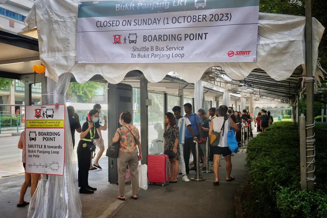 ST20231001_202321828263/sslrt01/Syarafana/Jason Quah

Commuters queue for a shuttle bus ,which runs along the Bukit Panjang LRT service B route, at Choa Chu Kang station on Oct 1, 2023. Rail services on the Bukit Panjang LRT (BPLRT) system will stop for a full day on October 1.