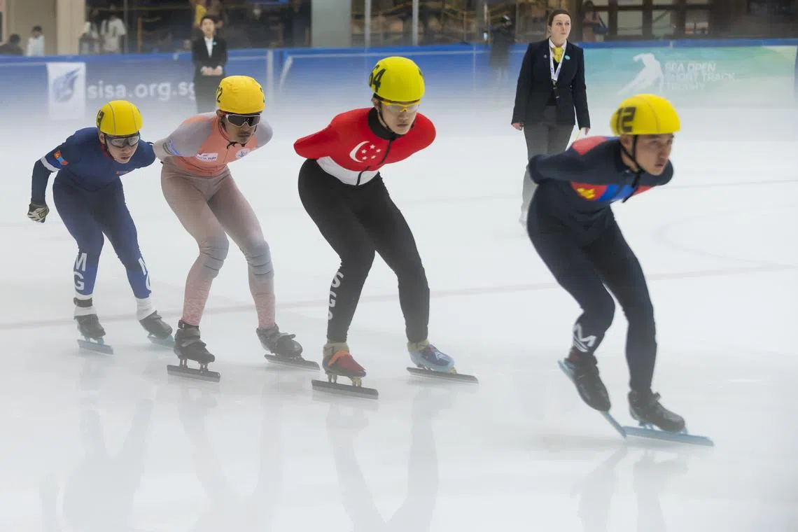 National short track skate Xu Jing Feng (second from right) won four gold medals at the April 1-2 SEA Open Short Track Trophy.
