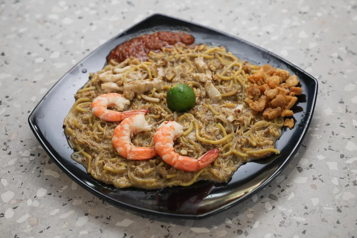 Hokkien mee at Shiok Hokkien Mee.