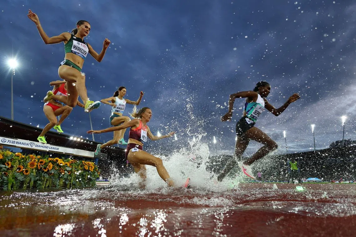 FILE PHOTO: Athletics - Diamond League - Final - Zurich - Letzigrund, Zurich, Switzerland - August 28, 2025 Courtney Markezich of the U.S. and Kazakhstan's Daisy Jepkemei in action during the Women's 3000m Steeplechase Final REUTERS/Denis Balibouse/File Photo