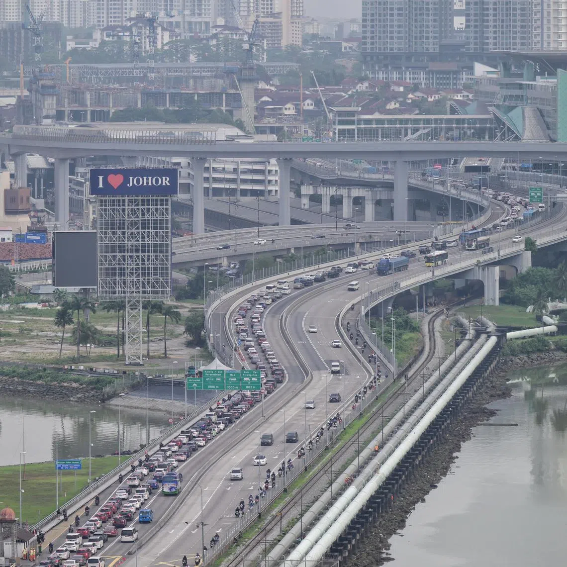 These touts are believed to earn between RM1,650 (S$500) and RM3,300 (S$1,000) each day.