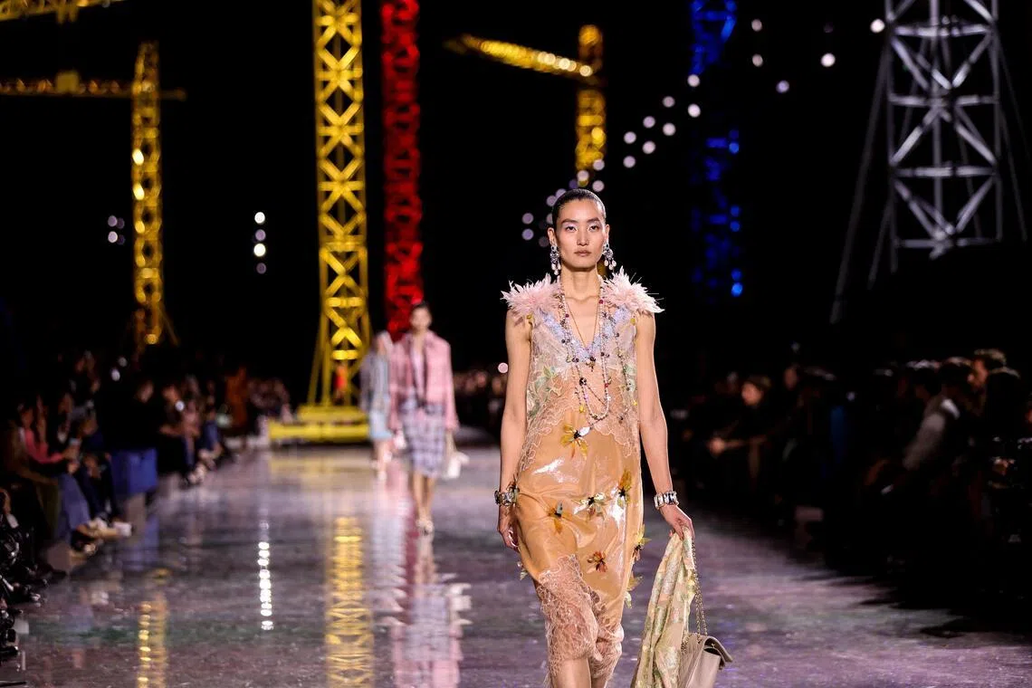 Blazy’s final chapter in his Fall/Winter 2026 collection was all about iridescent evening wear.