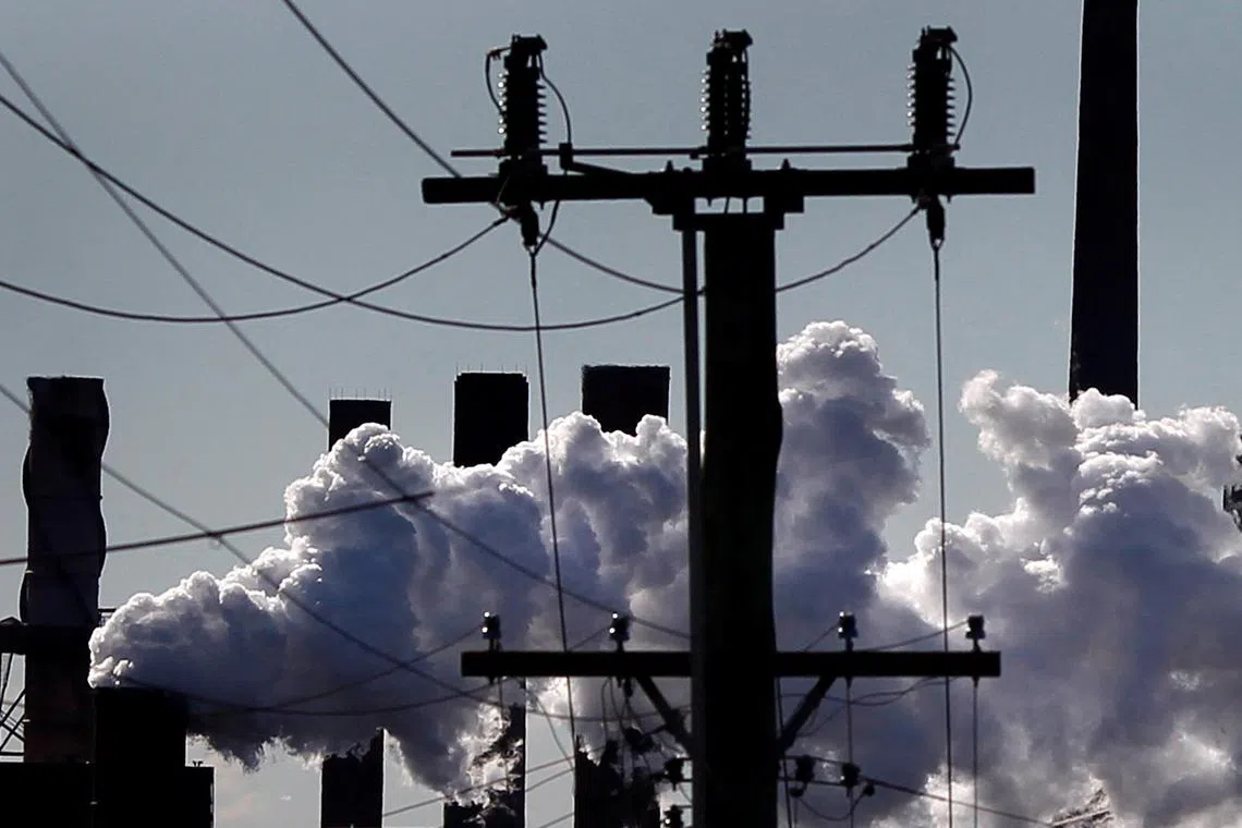 FILE PHOTO: Vapour pours from a steel mill chimney in the industrial town of Port Kembla, about 80 km (50 miles) south of Sydney July 7, 2011.         REUTERS/Tim Wimborne/File Photo