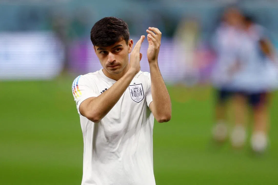 FILE PHOTO: Soccer Football - FIFA World Cup Qatar 2022 - Group E - Japan v Spain - Khalifa International Stadium, Doha, Qatar - December 1, 2022 Spain's Pedri applauds fans before the match REUTERS/Paul Childs/File Photo