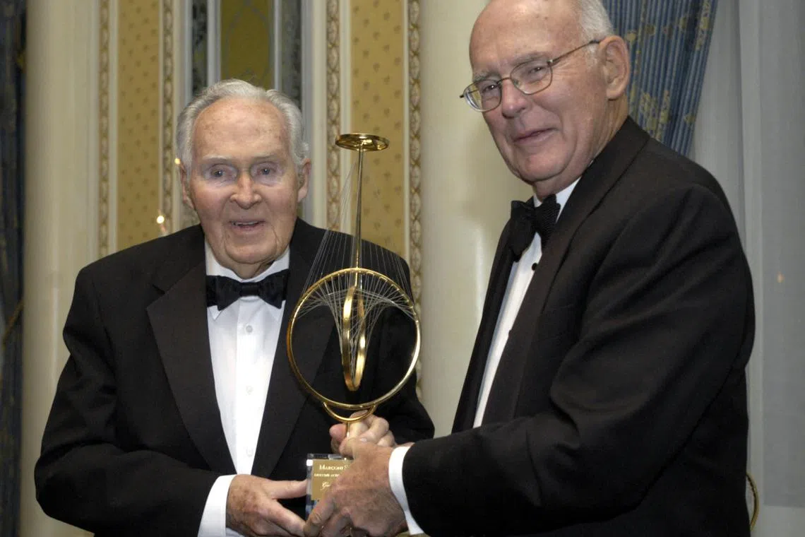Gordon Moore (right) receives a Marconi Society Lifetime Achievement Award at a Marconi Society black tie dinner in New York, on Nov 4, 2005.