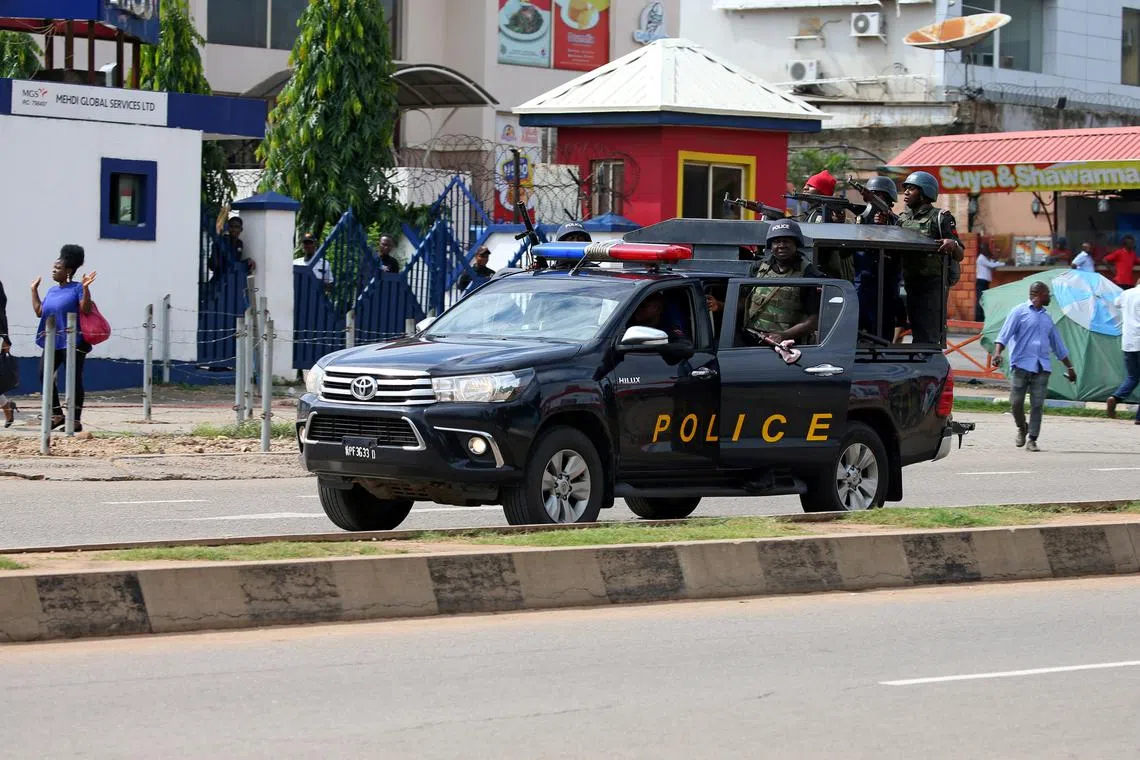 FILE PHOTO: A police vehicle drives along Banex road in Abuja, Nigeria July 23, 2019. REUTERS/Afolabi Sotunde/File Photo