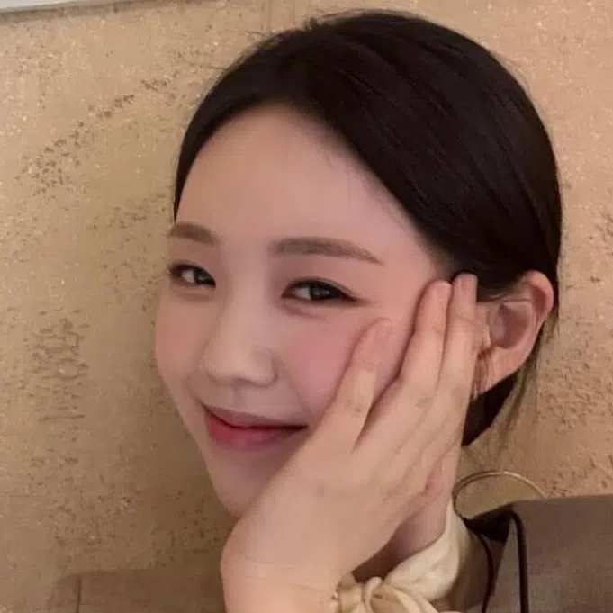 Ji Ye-eun (left), a regular cast member of popular variety series Running Man, is set to marry dancer-choreographer Vata after roughly a year of dating.