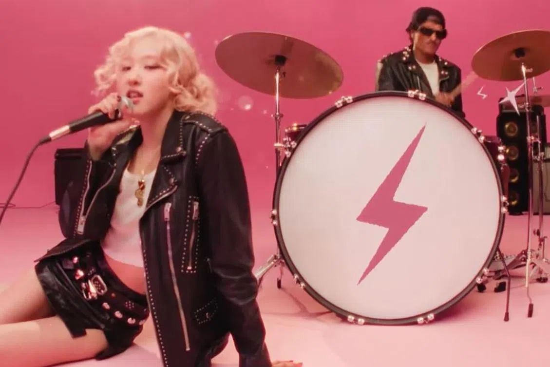 edlistens30 - Screenshots from the music video of Apt, a viral new song by Blackpink's Rose and American pop star Bruno Mars. The song will be part of Rose's album Rosie, slated for release on Dec 6.

PHOTO: ROSE/YOUTUBE