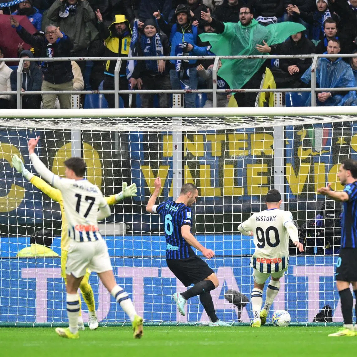 Soccer Football - Serie A - Inter Milan v Atalanta - San Siro, Milan, Italy - March 14, 2026 Atalanta's Nikola Krstovic scores their first goal REUTERS/Daniele Mascolo