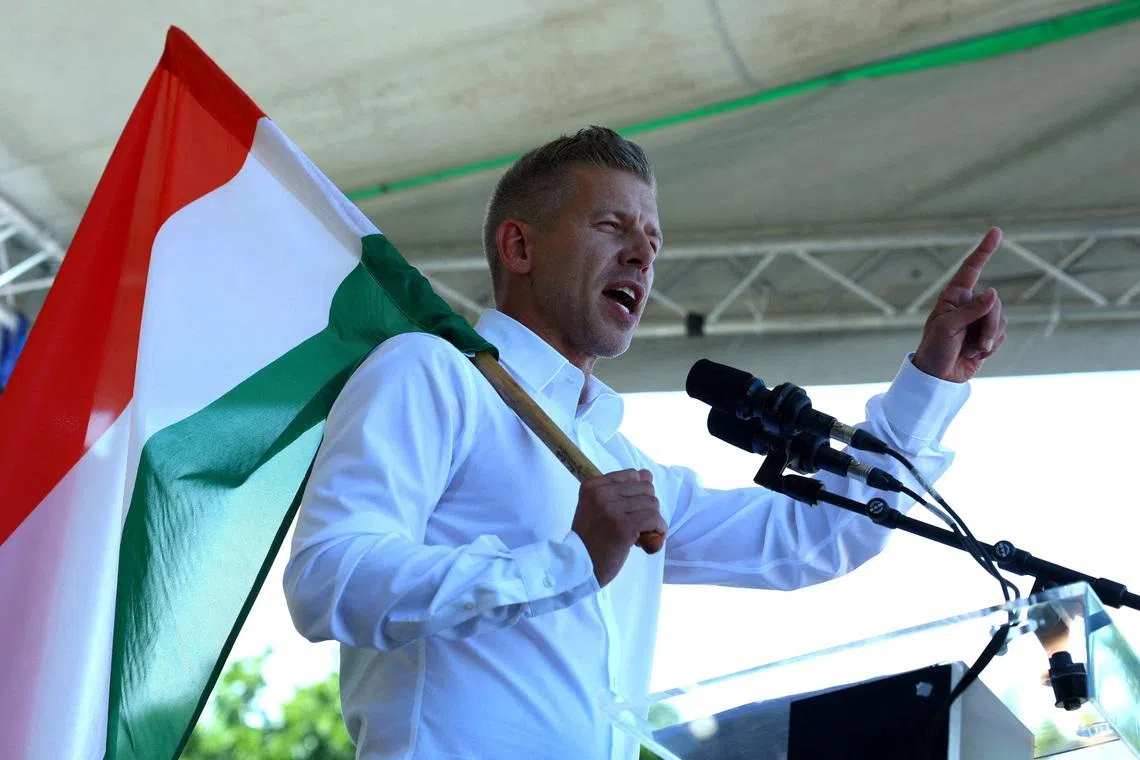 FILE PHOTO: Peter Magyar, leader of the opposition Tisza party, delivers a speech at a rally near the venue of the ruling Fidesz party closed doors meeting where Prime Minister Viktor Orban discusses campaign issues with party officials in Kotcse, Hungary September 7, 2025. REUTERS/Bernadett Szabo/File Photo