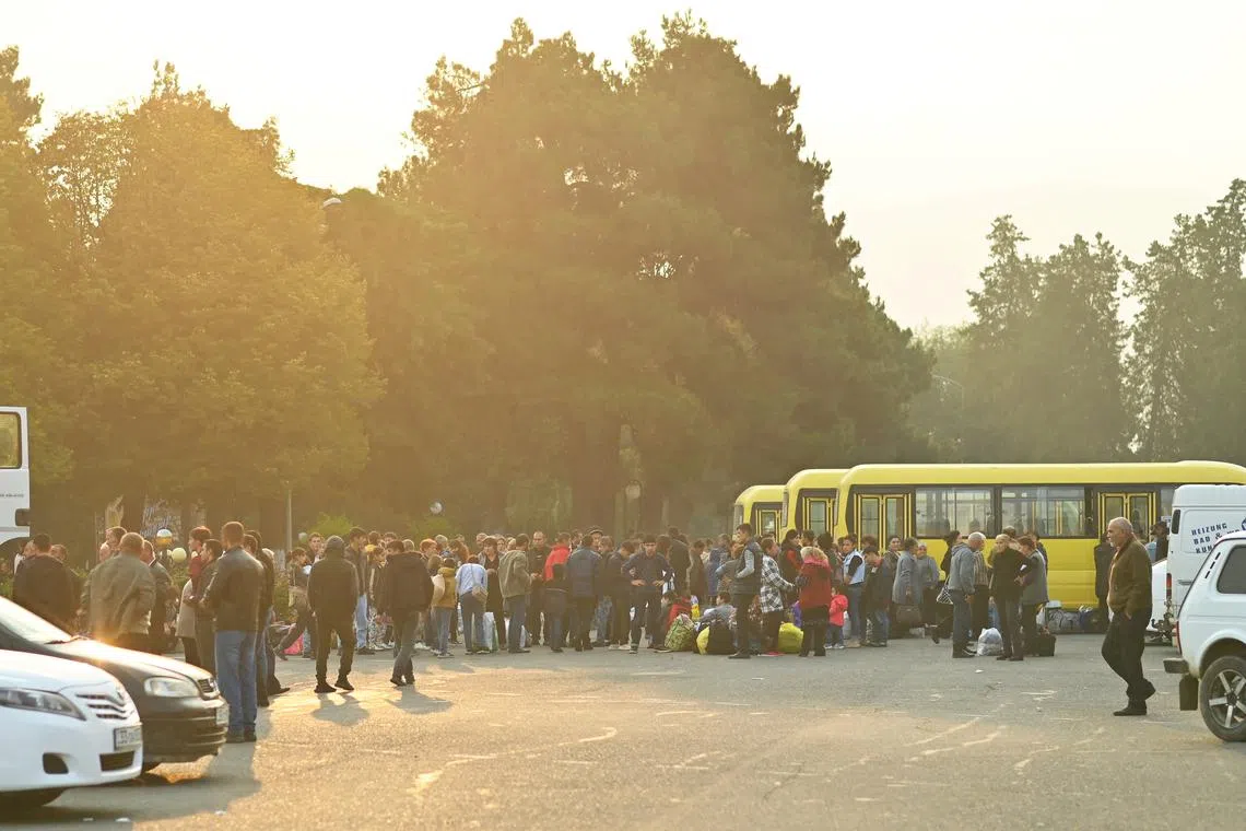 Residents gather next to buses in central Stepanakert before leaving Nagorno-Karabakh, a region inhabited by ethnic Armenians, September 25, 2023. REUTERS/David Ghahramanyan/ File Photo