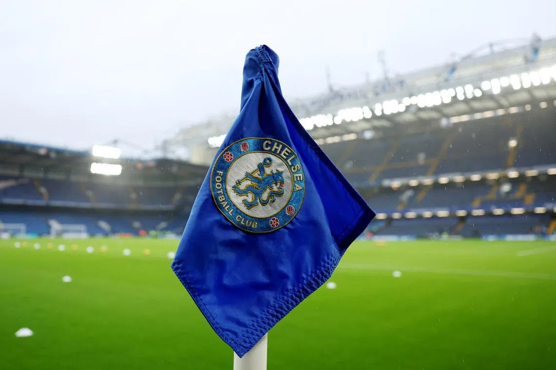 Soccer Football - Premier League - Chelsea v Aston Villa - Stamford Bridge, London, Britain - December 1, 2024  General view of a Chelsea corner flag inside the stadium before the match REUTERS/Ian Walton