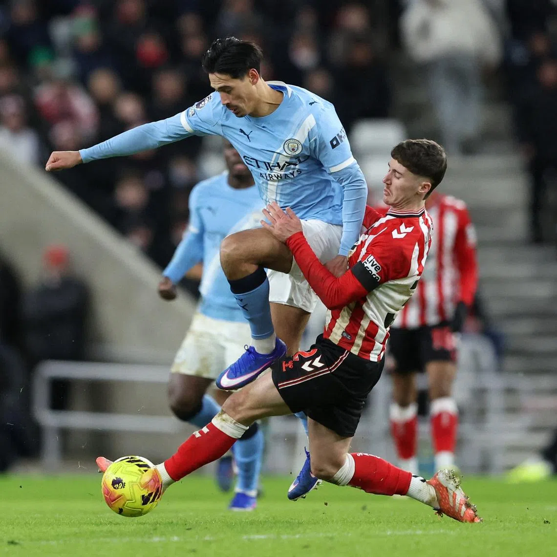 Soccer Football - Premier League - Sunderland v Manchester City - Stadium of Light, Sunderland, Britain - January 1, 2026 Manchester City's Tijjani Reijnders in action with Sunderland's Trai Hume REUTERS/Scott Heppell
