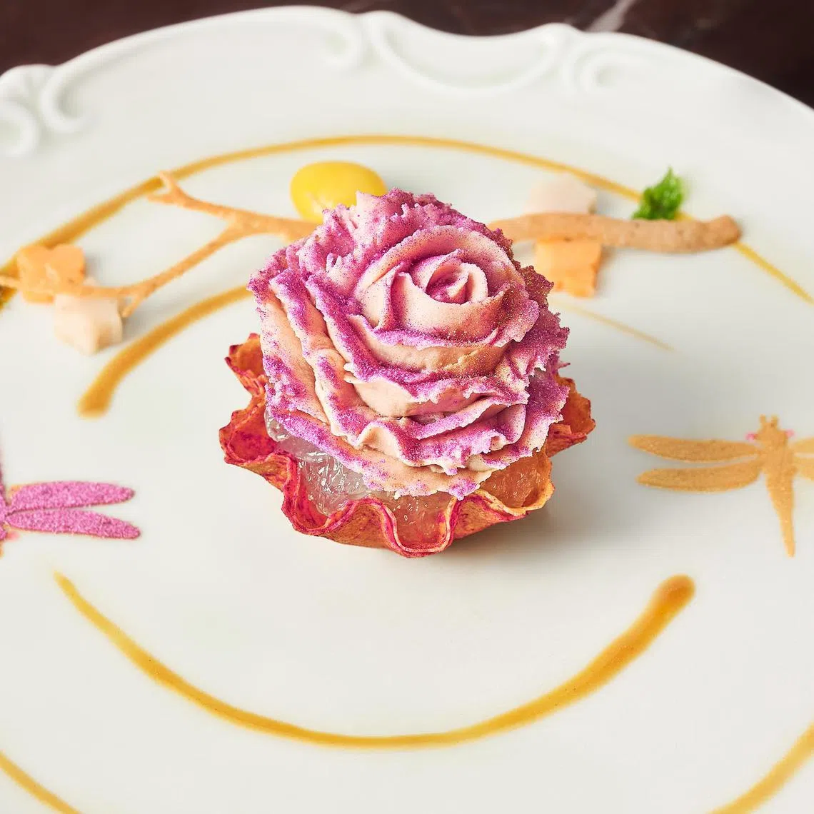 hypicks27 - JTWBaked Taro Tart with Bird's Nest and Ginkgo Nut

Float: Life
Credit: Marina Bay Sands