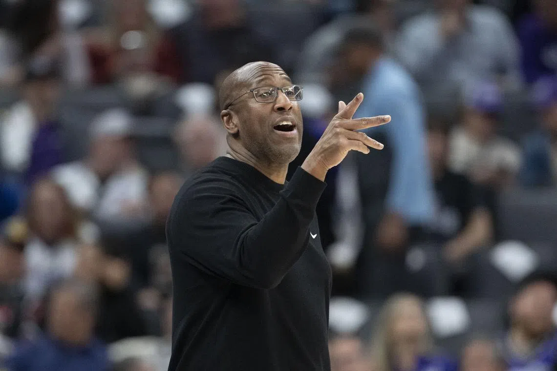 FILE PHOTO: December 22, 2024; Sacramento, California, USA; Sacramento Kings head coach Mike Brown instructs against the Indiana Pacers during the fourth quarter at Golden 1 Center. Mandatory Credit: Kyle Terada-Imagn Images/File photo