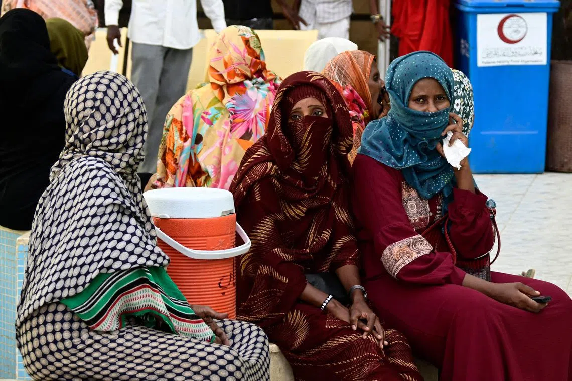 Sudanese women wait at a hospital in Port Sudan on August 13, 2023 as people look for medical care amid soaring temperatures. Fighting between the forces of Sudan's rival generals rocked on August 14 the capital Khartoum and a major city in the western Darfur region, witnesses told AFP, displacing thousands within days. (Photo by AFP)