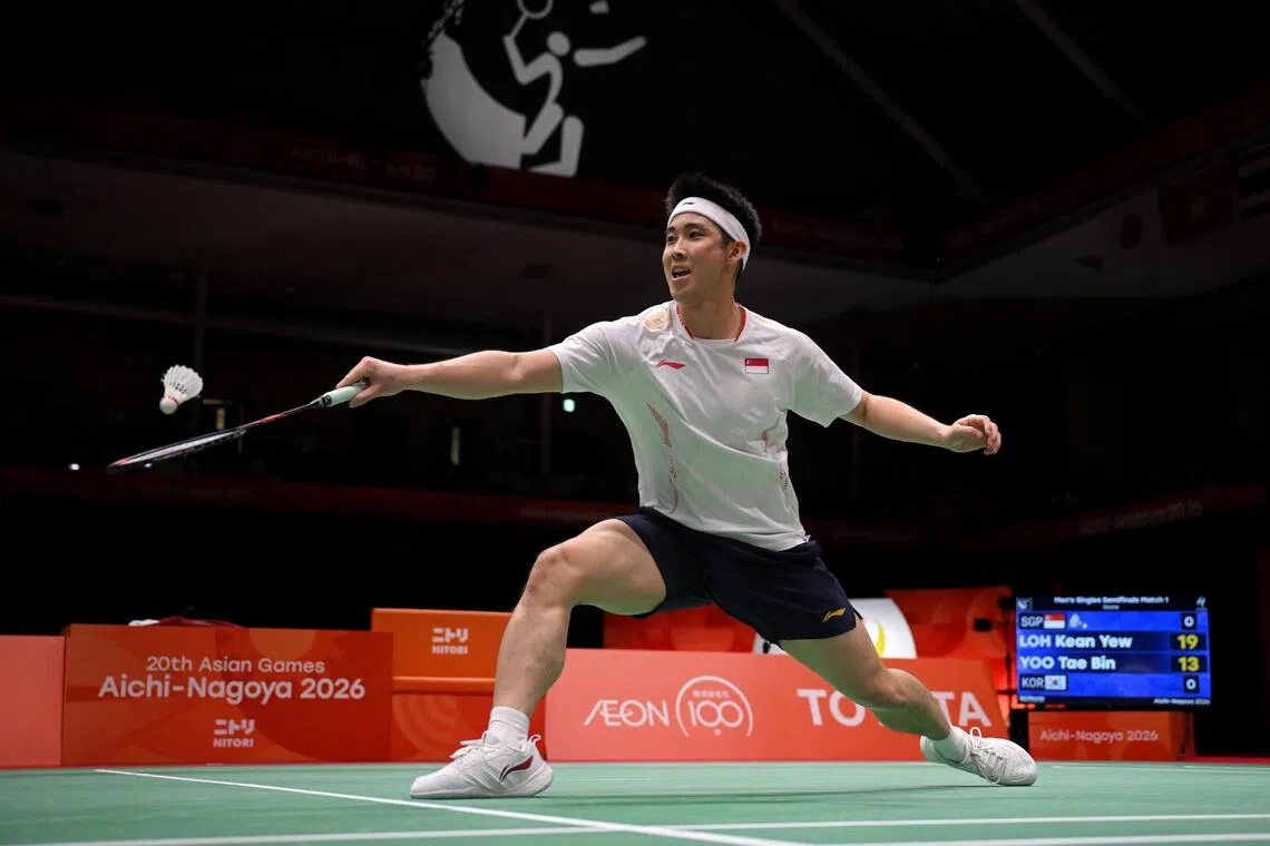 Loh Kean Yew of Singapore in action against South Korea’s Yoo Tae-Bin during the Asian Games badminton men’s singles semi-final at the Ichinomiya City Municipal Gymnasium on Sept 28.
