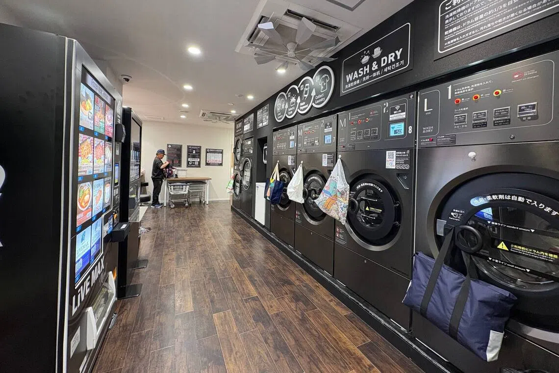 A laundromat in Nagoya did not just have washing machines but also vending machines dispensing food, drinks and capsule toys.