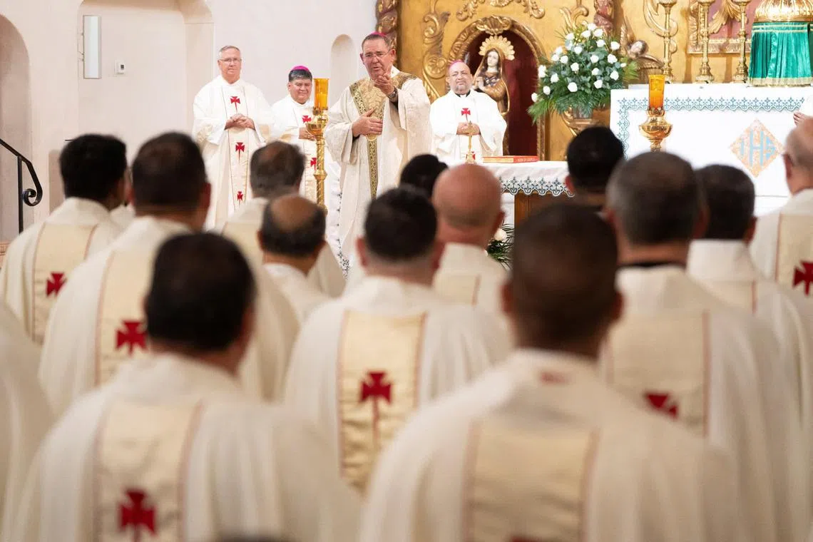 Catholic bishops call for humane treatment of migrants during US-Mexico border Mass