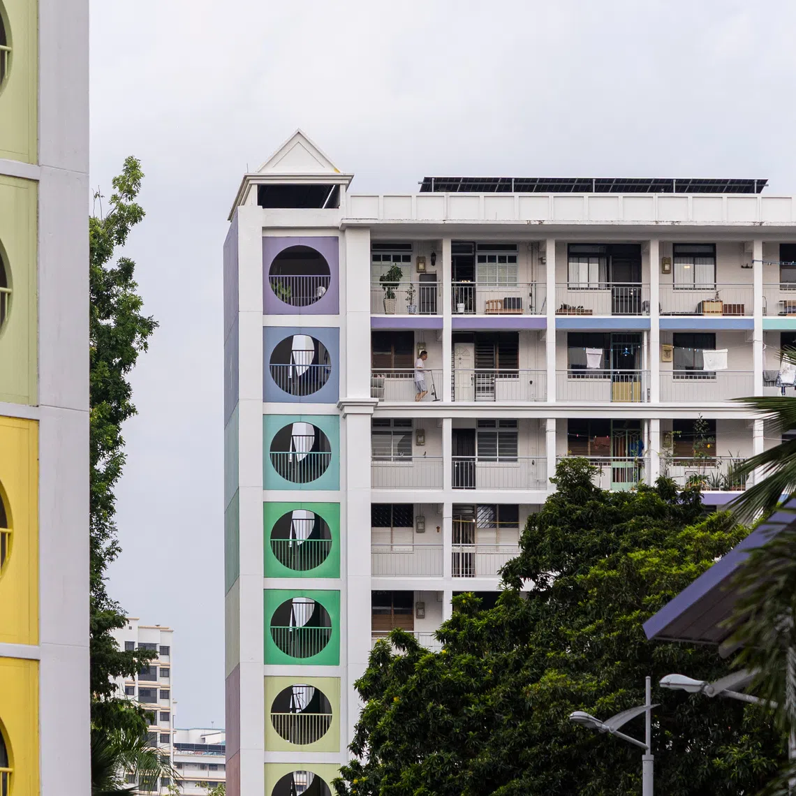 In terms of market share, older flats now account for the largest proportion of total sales.