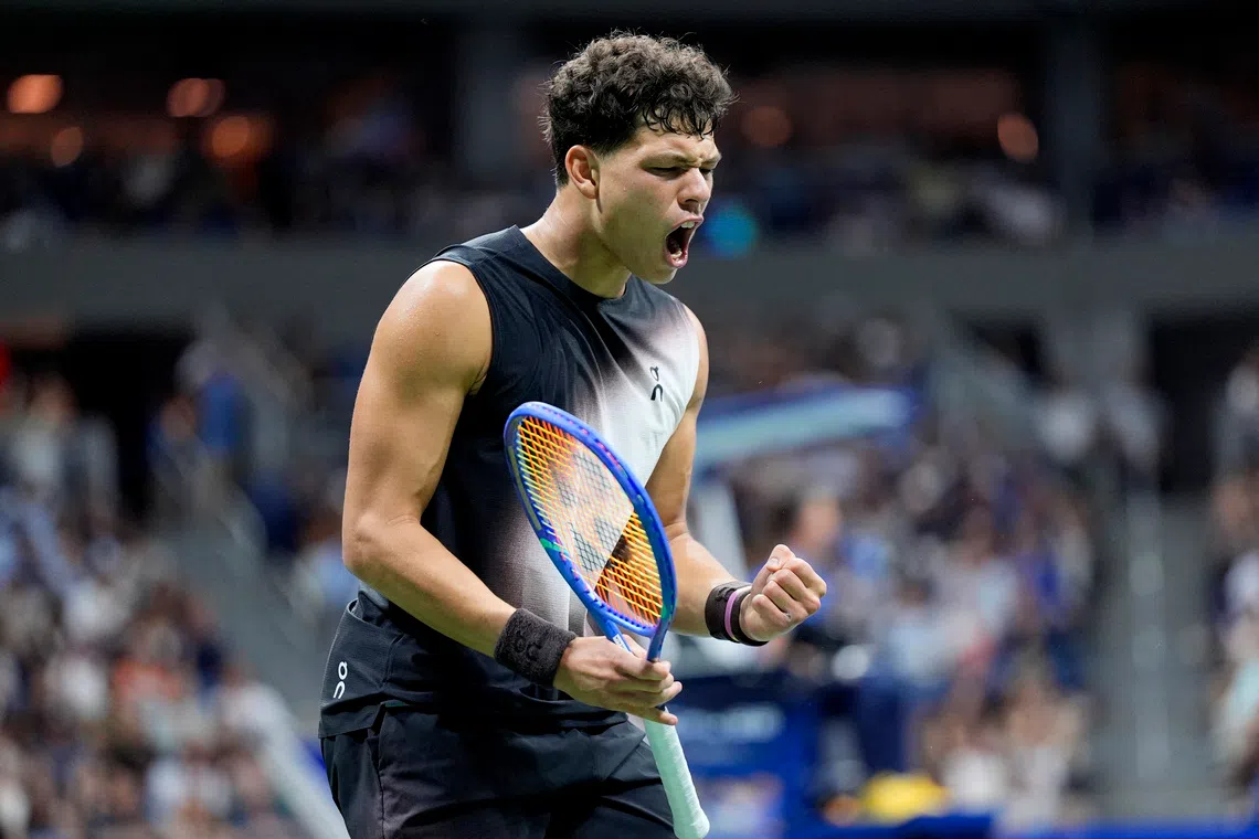 Tennis - U.S. Open - Flushing Meadows, New York, United States - August 31, 2026 Ben Shelton of the U.S. reacts during his first round match against Netherlands' Tallon Griekspoor REUTERS/Eduardo Munoz