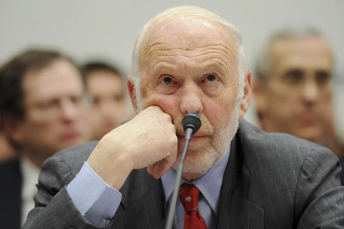 FILE PHOTO: Hedge fund director James Simons, director of Renaissance Technologies LLC, testifies before a US House Oversight and Government Reform Committee hearing on the regulation of hedge funds, on Capitol Hill in Washington, November 13, 2008.  REUTERS/Jonathan Ernst/File Photo