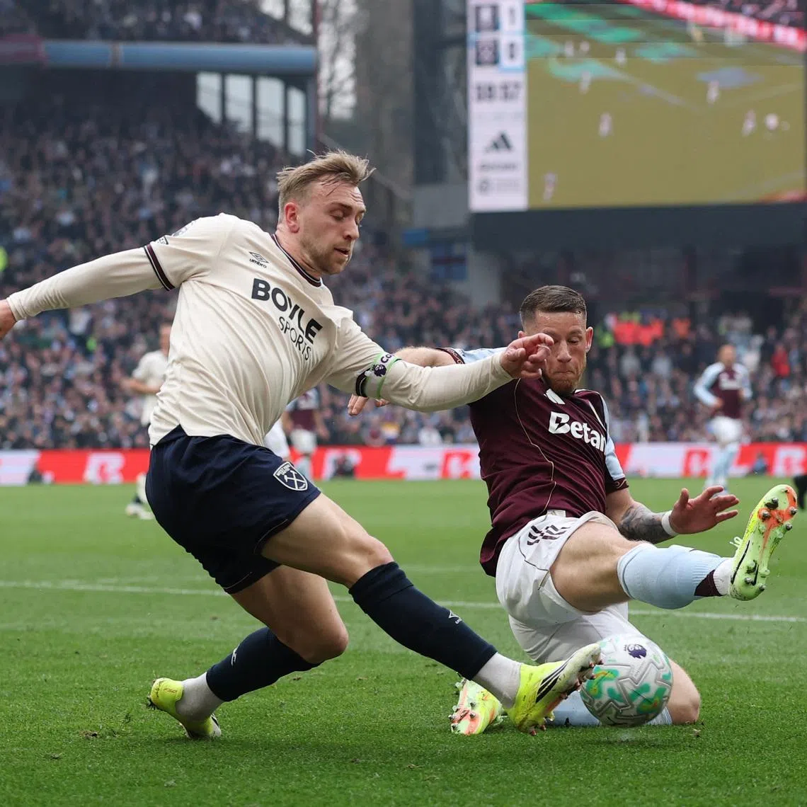 Soccer Football - Premier League - Aston Villa v West Ham United - Villa Park, Birmingham, Britain - March 22, 2026 Aston Villa's Ross Barkley in action with West Ham United's Jarrod Bowen Action Images via Reuters/Andrew Boyers EDITORIAL USE ONLY. NO USE WITH UNAUTHORIZED AUDIO, VIDEO, DATA, FIXTURE LISTS, CLUB/LEAGUE LOGOS OR 'LIVE' SERVICES. ONLINE IN-MATCH USE LIMITED TO 120 IMAGES, NO VIDEO EMULATION. NO USE IN BETTING, GAMES OR SINGLE CLUB/LEAGUE/PLAYER PUBLICATIONS. PLEASE CONTACT YOUR ACCOUNT REPRESENTATIVE FOR FURTHER DETAILS..