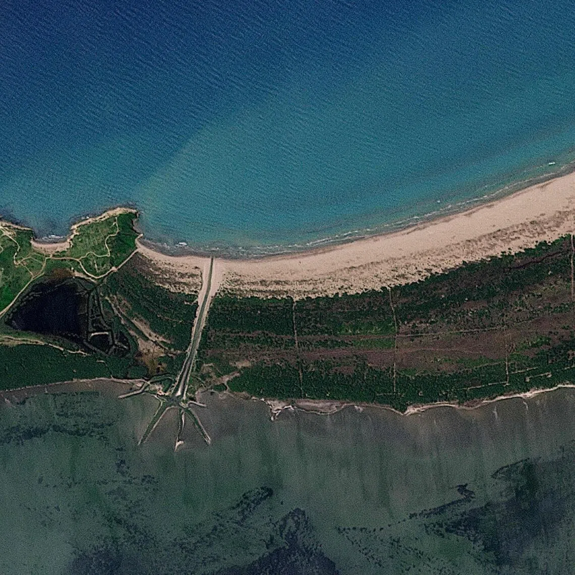 Satellite images reveal that during a 25-day period in May, a road was cleared, an entire zone deforested, and a bridge built.