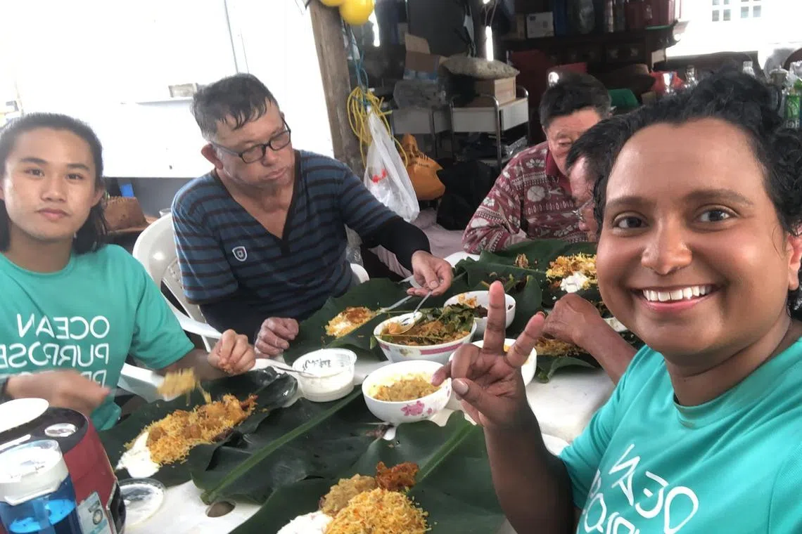 gmperfect15 - Mathilda D'Silva eating biryani with her Ocean Purpose Project team at a fish farm in Pasir Ris

PHOTO: COURTESY OF MATHILDA D'SILVA