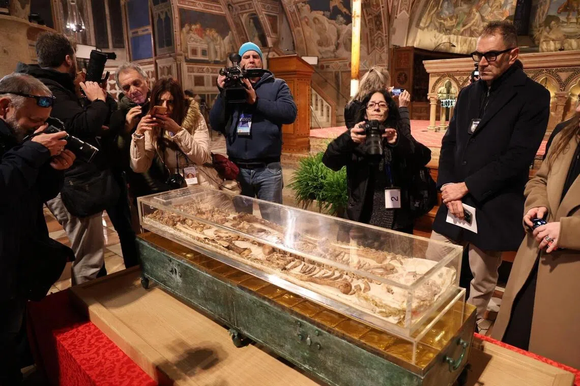 Thousands visit remains of St Francis of Assisi in Italy