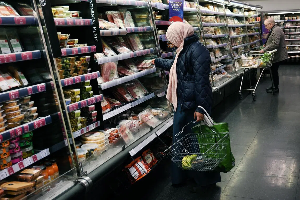 Soaring prices in Britain are boosting the Labour Party's lead over the Conservatives ahead of a national election.