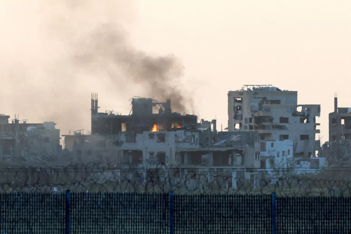 FILE PHOTO: Smoke rises from buildings in Gaza after an air strike, as seen from the Israeli side of the Israel-Gaza border, April 2, 2025. REUTERS/Amir Cohen/File photo