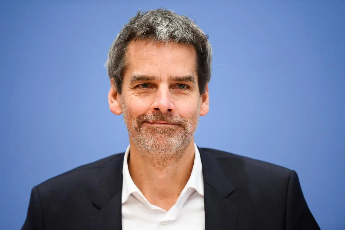 FILE PHOTO: German Government Spokesman Steffen Hebestreit reacts at a news conference in Berlin, Germany December 17, 2021. REUTERS/Annegret Hilse/File Photo