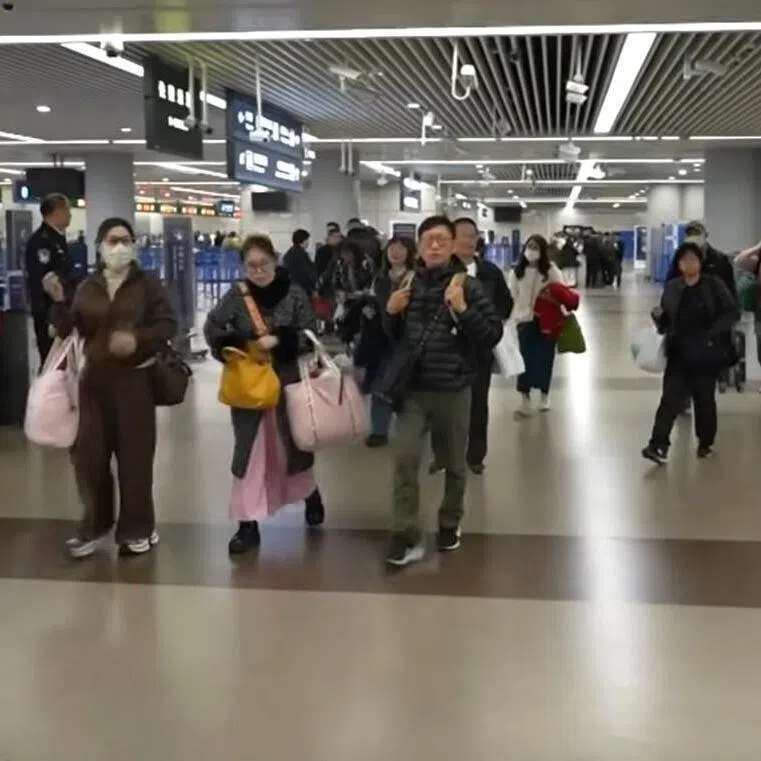 wyyevacuate - Taiwanese travellers, who had been stuck in Istanbul for five days, transited in Shanghai before going back to Taipei. 
Credit: CCTV Video News Agency/Youtube