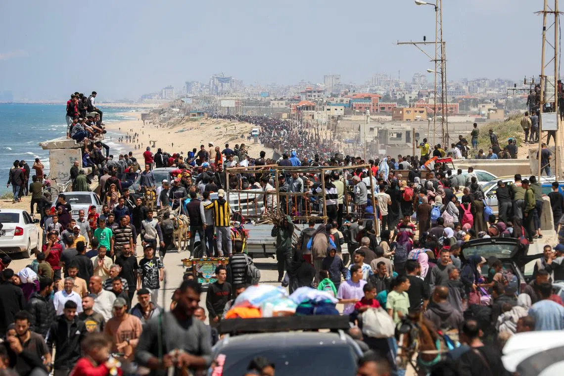 Palestinians, who were displaced by Israel's military offensive on south Gaza, make their way as they attempt to return to their homes in north Gaza, amid the ongoing conflict between Israel and Hamas, as seen from central Gaza Strip April 14, 2024. REUTERS/Ramadan Abed
