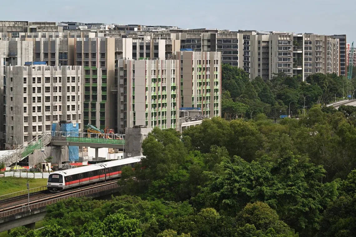 ST20230207-202313441712-Lim Yaohui-pixgeneric/
Generic photograph of new HDBs and flats being built as viewed from Blk 413 Tampines Street 41 with MRT train passing by on Feb 7, 2023.
Can be used for stories on money, property, land, invest, budget, income, finance, financial, URA, HDB, housing, marriage, fertility, BTO, population, economy, nature, environment, transport and development.
(ST PHOTO: LIM YAOHUI)