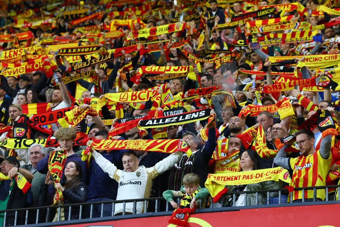 Lens keep title race alive and relegate Nantes thanks to teen debutant Mesloub