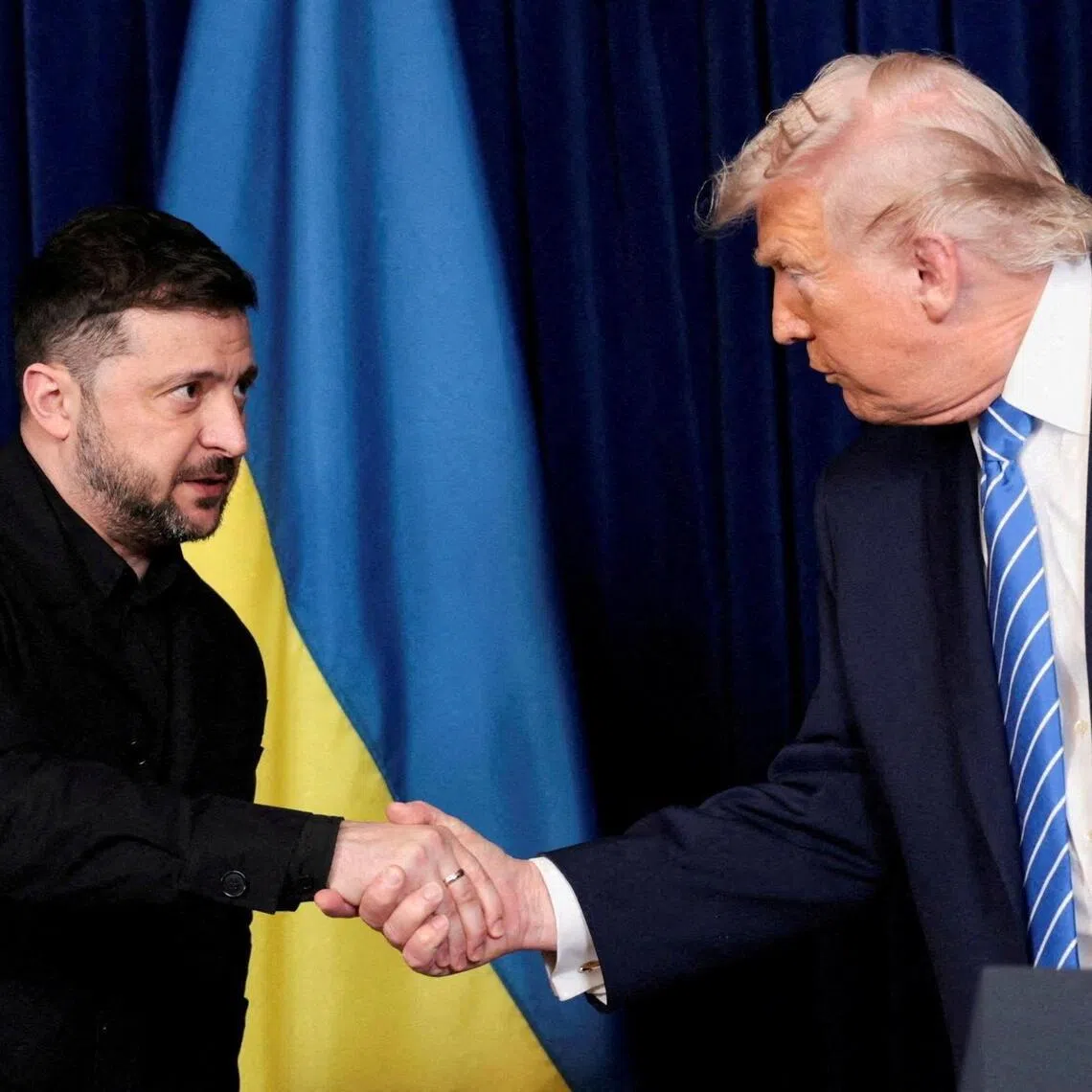 Ukrainian President Volodymyr Zelensky (left) and US President Donald Trump 