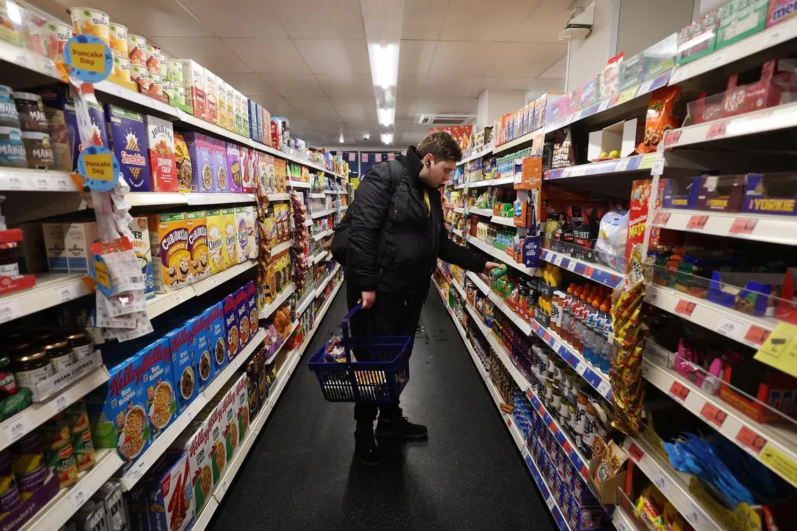 epa11152104 A customer shops at a supermarket in London, Britain, 14 February 2024. UK inflation figures have remained unchanged at four percent in January, the Office for National Statistics (ONS) has reported.  EPA-EFE/ANDY RAIN